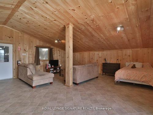 1694 Centre Rd, Hamilton, ON - Indoor Photo Showing Bedroom