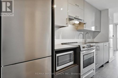 722 - 188 Fairview Mall Drive, Toronto (Don Valley Village), ON - Indoor Photo Showing Kitchen With Upgraded Kitchen