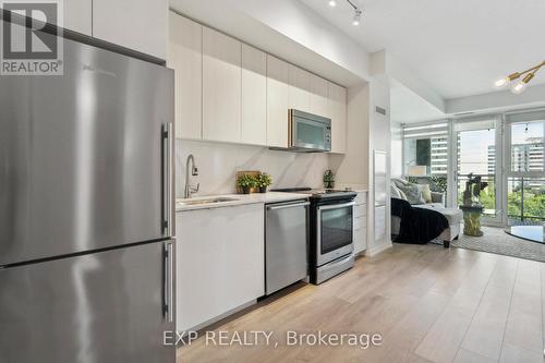 510 - 3237 Bayview Avenue, Toronto (Bayview Woods-Steeles), ON - Indoor Photo Showing Kitchen With Stainless Steel Kitchen