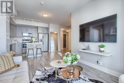 3810 - 10 Park Lawn Road, Toronto (Mimico), ON - Indoor Photo Showing Living Room