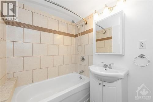 174 Columbus Avenue, Ottawa, ON - Indoor Photo Showing Bathroom