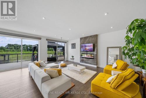 2895 Heardcreek Trail, London, ON - Indoor Photo Showing Living Room