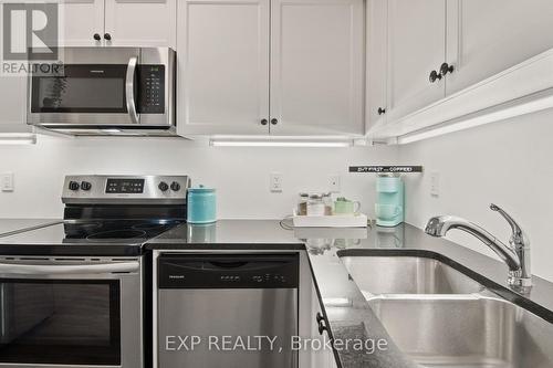 10 - 2590 William Jackson Drive, Pickering (Duffin Heights), ON - Indoor Photo Showing Kitchen With Double Sink