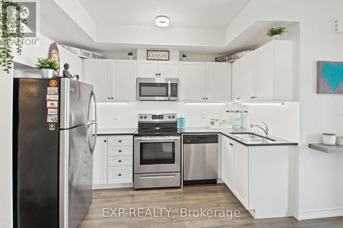 10 - 2590 William Jackson Drive, Pickering (Duffin Heights), ON - Indoor Photo Showing Kitchen With Double Sink