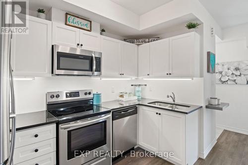 10 - 2590 William Jackson Drive, Pickering (Duffin Heights), ON - Indoor Photo Showing Kitchen With Double Sink