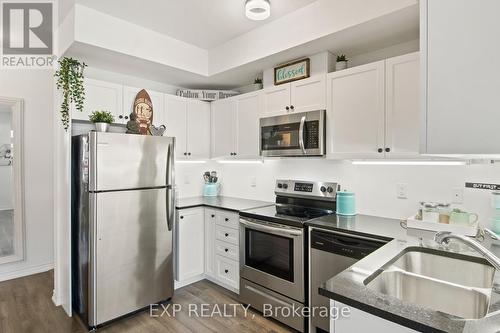 10 - 2590 William Jackson Drive, Pickering (Duffin Heights), ON - Indoor Photo Showing Kitchen With Double Sink