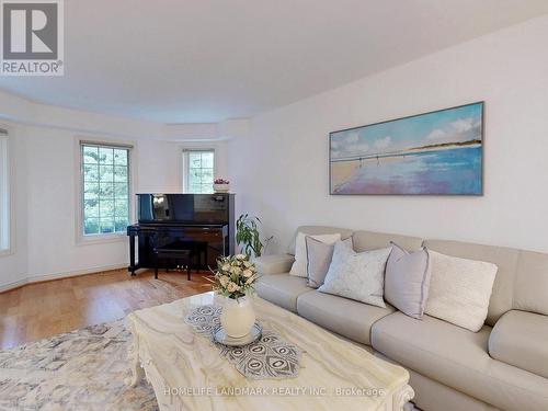 64 Bradgate Drive, Markham, ON - Indoor Photo Showing Living Room