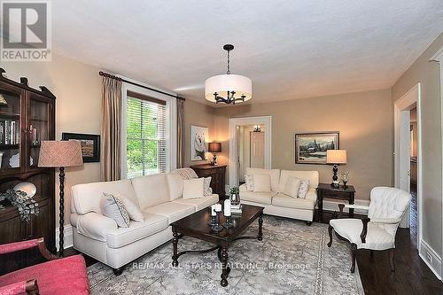 60 Meadowbrook Lane, Markham, ON - Indoor Photo Showing Living Room