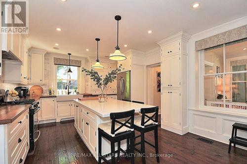 60 Meadowbrook Lane, Markham, ON - Indoor Photo Showing Kitchen With Upgraded Kitchen