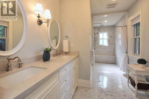 60 Meadowbrook Lane, Markham, ON - Indoor Photo Showing Bathroom