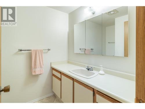 1055 Glenwood Avenue Unit# 109, Kelowna, BC - Indoor Photo Showing Bathroom