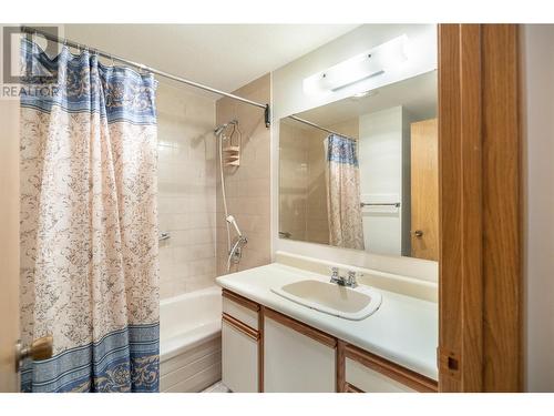 1055 Glenwood Avenue Unit# 109, Kelowna, BC - Indoor Photo Showing Bathroom