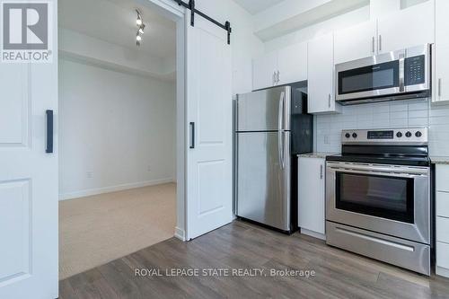 417 - 4040 Upper Middle Road, Burlington (Tansley), ON - Indoor Photo Showing Kitchen