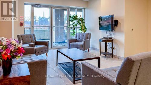 417 - 4040 Upper Middle Road, Burlington (Tansley), ON - Indoor Photo Showing Living Room