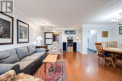 412 - 714 The West Mall, Toronto (Eringate-Centennial-West Deane), ON - Indoor Photo Showing Living Room