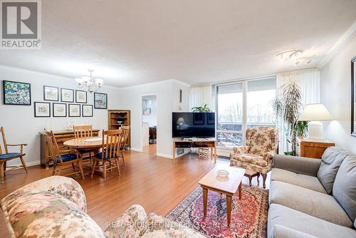 412 - 714 The West Mall, Toronto (Eringate-Centennial-West Deane), ON - Indoor Photo Showing Living Room