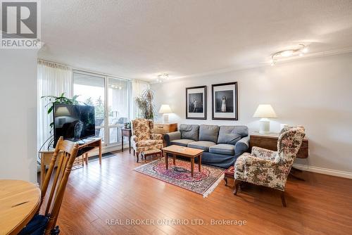 412 - 714 The West Mall, Toronto (Eringate-Centennial-West Deane), ON - Indoor Photo Showing Living Room