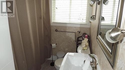 118 Axmith Ave, Elliot Lake, ON - Indoor Photo Showing Bathroom