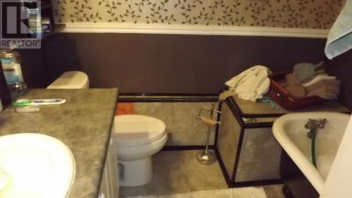 118 Axmith Ave, Elliot Lake, ON - Indoor Photo Showing Bathroom