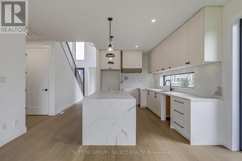 4 Kaiser Lane, Middlesex Centre (Komoka), ON - Indoor Photo Showing Kitchen