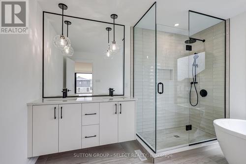 4 Kaiser Lane, Middlesex Centre (Komoka), ON - Indoor Photo Showing Bathroom