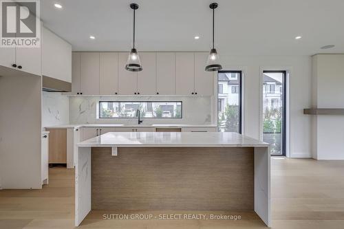 4 Kaiser Lane, Middlesex Centre (Komoka), ON - Indoor Photo Showing Kitchen