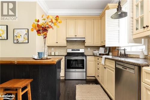 67 Clearbrook Trail, Bracebridge, ON - Indoor Photo Showing Kitchen