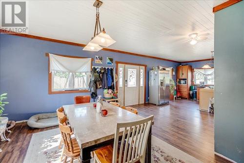 2489 Purdy Road, Robson, BC - Indoor Photo Showing Dining Room