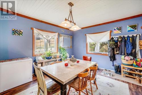 2489 Purdy Road, Robson, BC - Indoor Photo Showing Dining Room