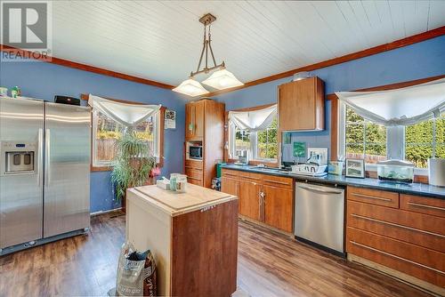 2489 Purdy Road, Robson, BC - Indoor Photo Showing Kitchen