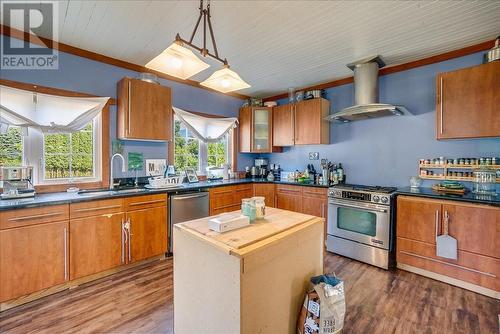 2489 Purdy Road, Robson, BC - Indoor Photo Showing Kitchen