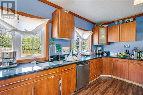 2489 Purdy Road, Robson, BC - Indoor Photo Showing Kitchen With Double Sink