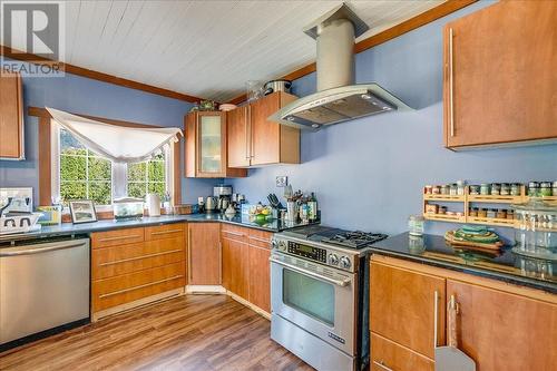 2489 Purdy Road, Robson, BC - Indoor Photo Showing Kitchen