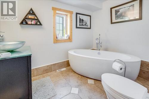 2489 Purdy Road, Robson, BC - Indoor Photo Showing Bathroom