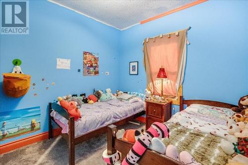 2489 Purdy Road, Robson, BC - Indoor Photo Showing Bedroom