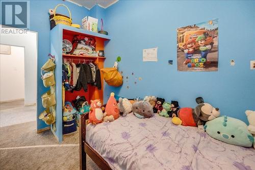 2489 Purdy Road, Robson, BC - Indoor Photo Showing Bedroom