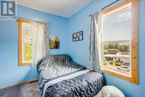 2489 Purdy Road, Robson, BC - Indoor Photo Showing Bedroom