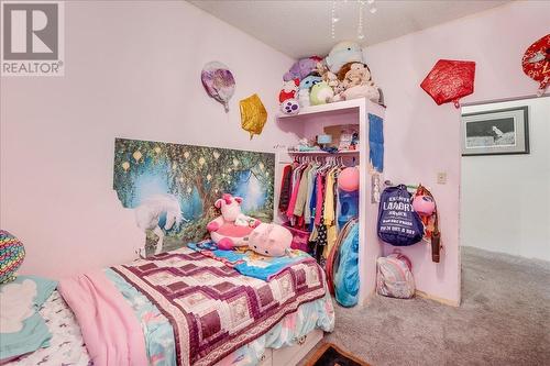 2489 Purdy Road, Robson, BC - Indoor Photo Showing Bedroom