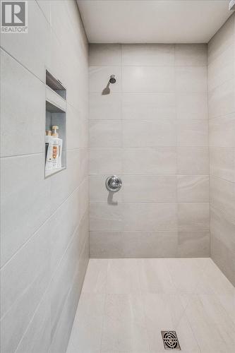 2489 Purdy Road, Robson, BC - Indoor Photo Showing Bathroom