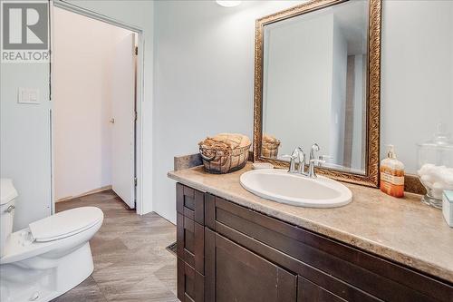 2489 Purdy Road, Robson, BC - Indoor Photo Showing Bathroom