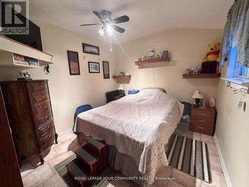 48 Middle Street, Georgina, ON - Indoor Photo Showing Bedroom