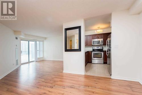 620 - 185 Oneida Crescent, Richmond Hill, ON - Indoor Photo Showing Kitchen