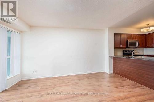 620 - 185 Oneida Crescent, Richmond Hill, ON - Indoor Photo Showing Kitchen