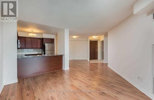 620 - 185 Oneida Crescent, Richmond Hill, ON - Indoor