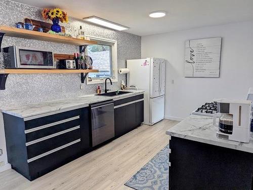 52 Park Crescent, Dryden, ON - Indoor Photo Showing Kitchen