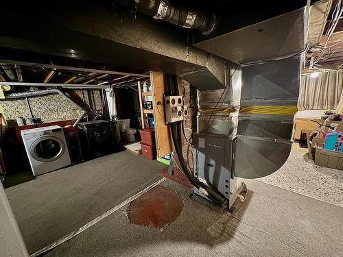 1204 Nicola Street, Kamloops, BC - Indoor Photo Showing Laundry Room