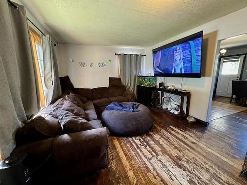 1204 Nicola Street, Kamloops, BC - Indoor Photo Showing Living Room