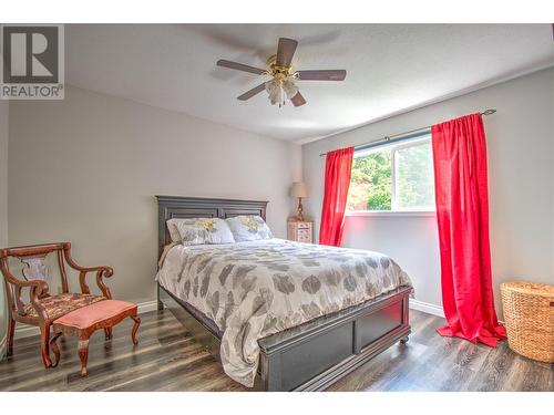 340 28 Street Ne, Salmon Arm, BC - Indoor Photo Showing Bedroom