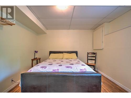 340 28 Street Ne, Salmon Arm, BC - Indoor Photo Showing Bedroom