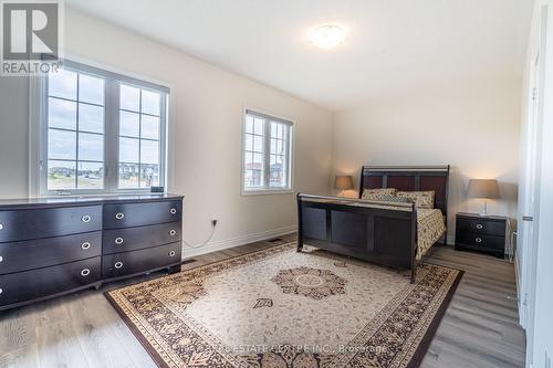 8 Pond View Gate, Hamilton, ON - Indoor Photo Showing Bedroom